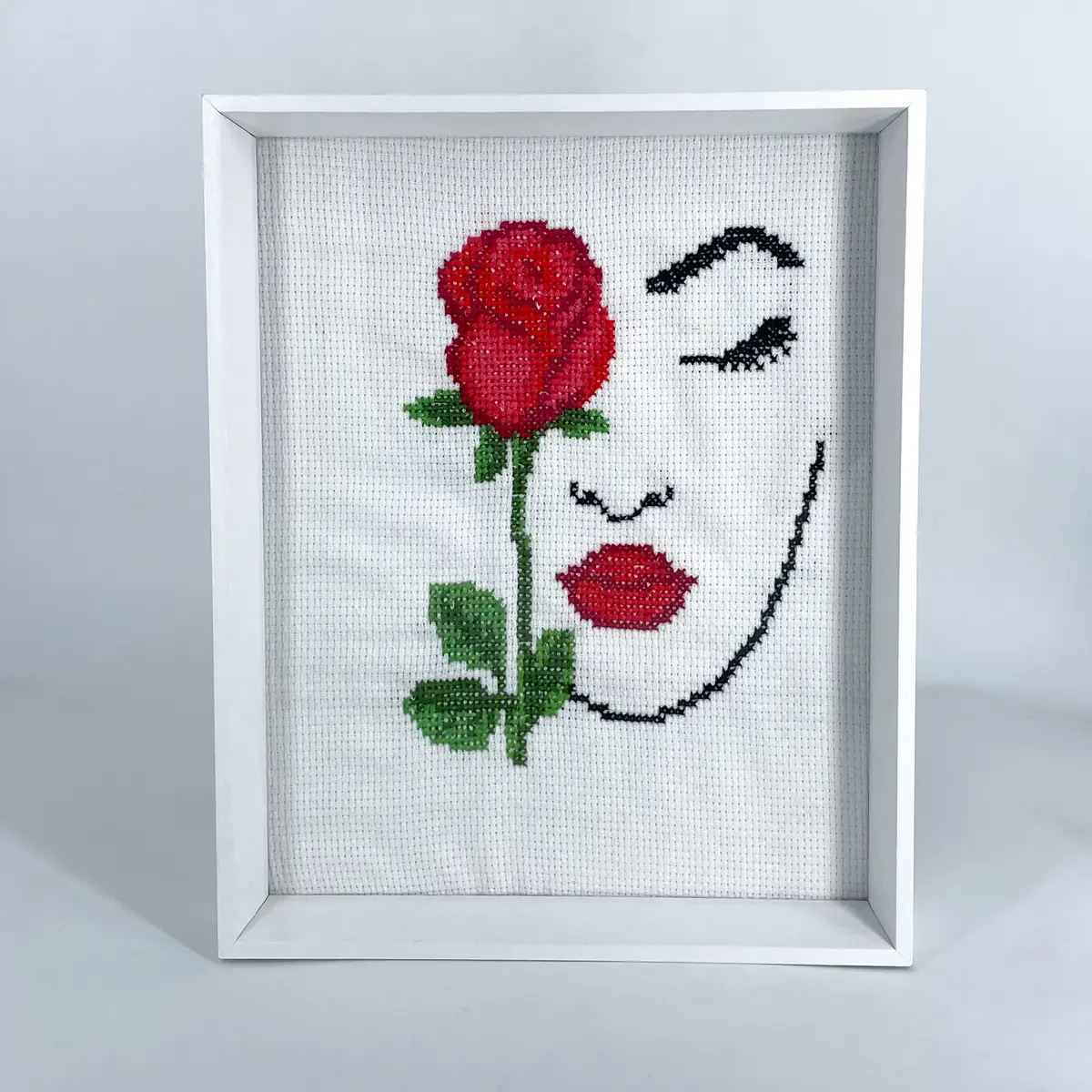 لوحة امرأة و وردة من متجر كنفا