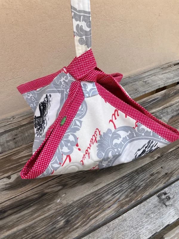 حامل صواني من متجر تطريز / 𝒩𝒪ℛ𝒜ℋ