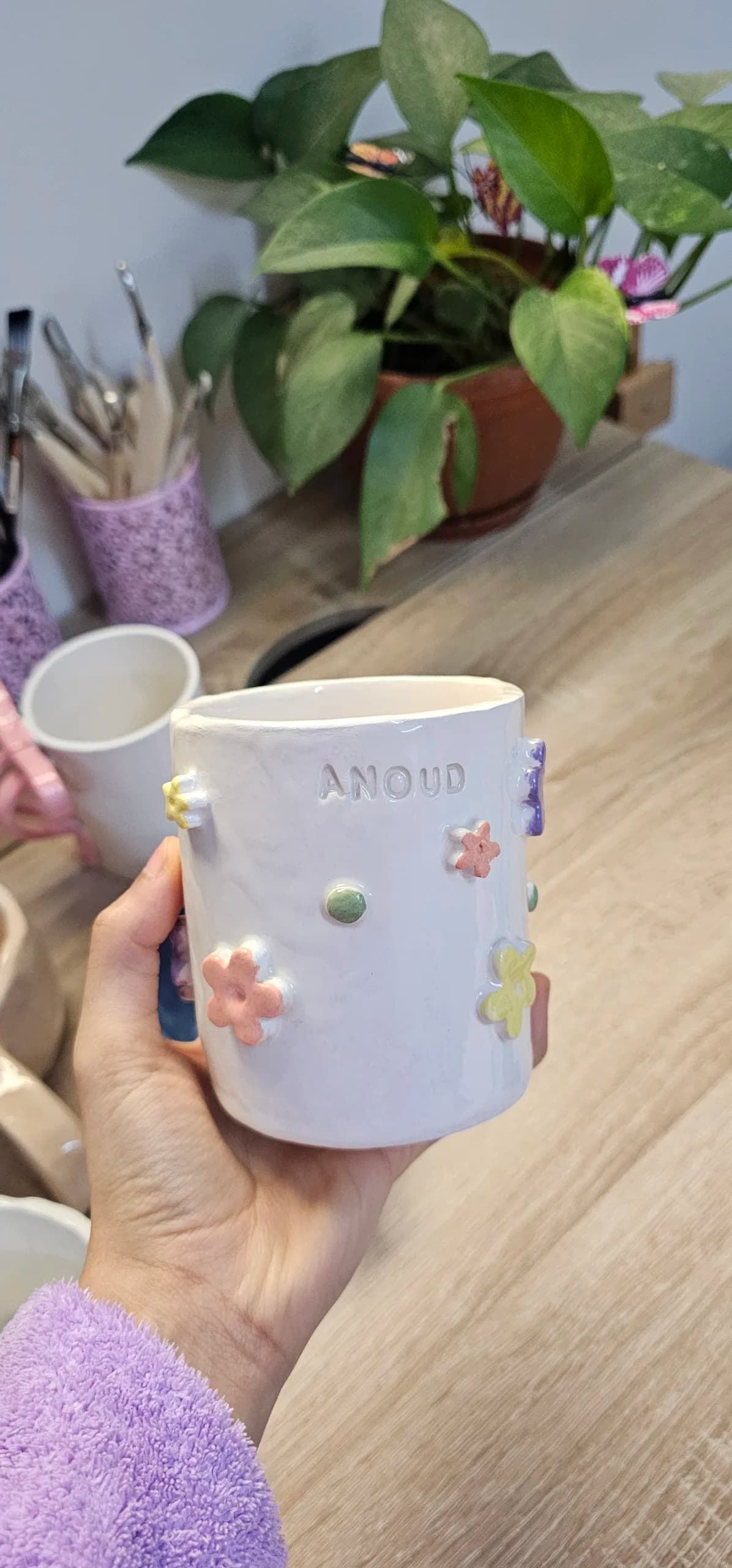 كوب الورود بأسم عنود من متجر استديو مافن