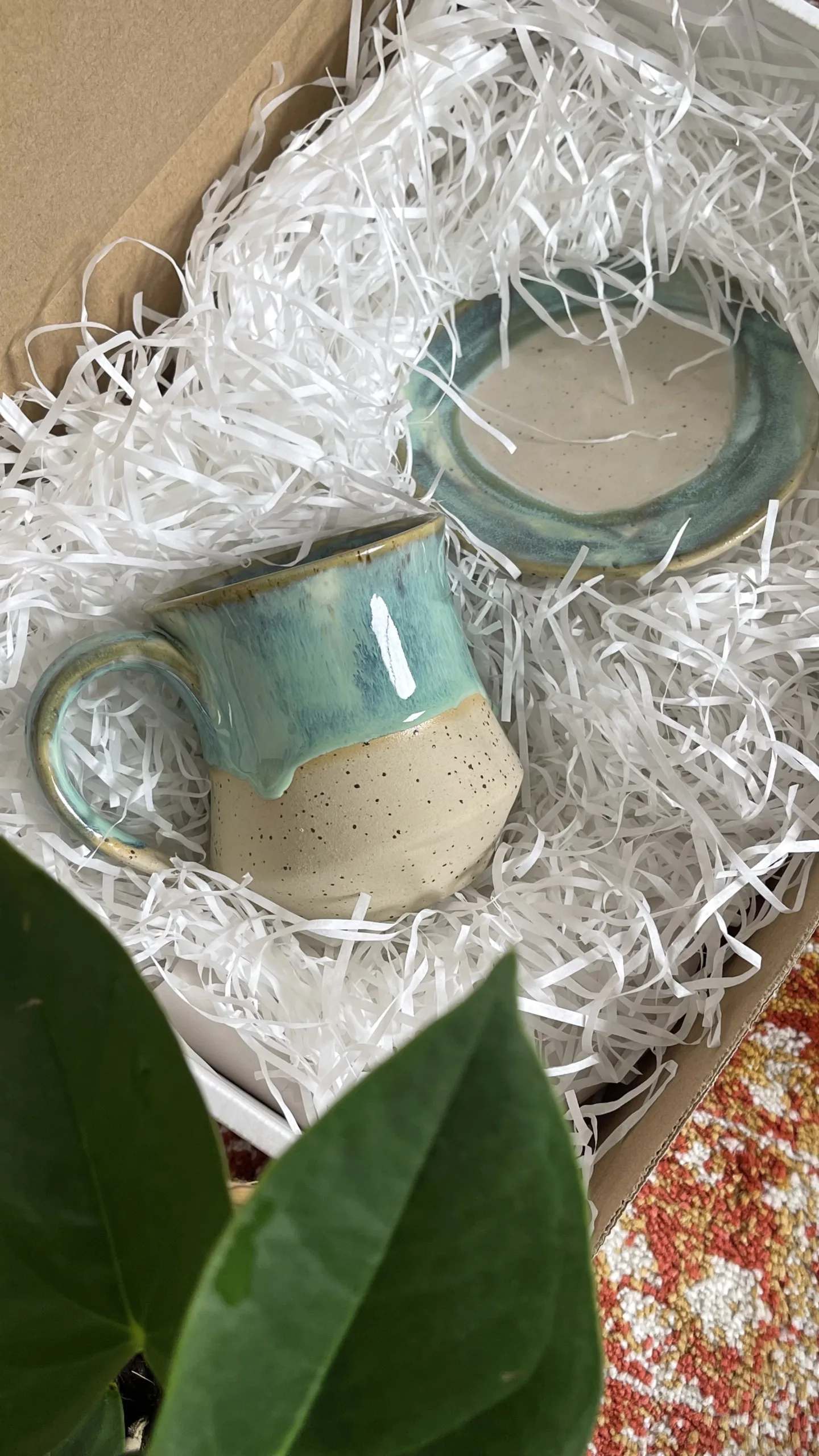 كوب مع طبق خزف حجري يدوي من متجر كوب الفخار