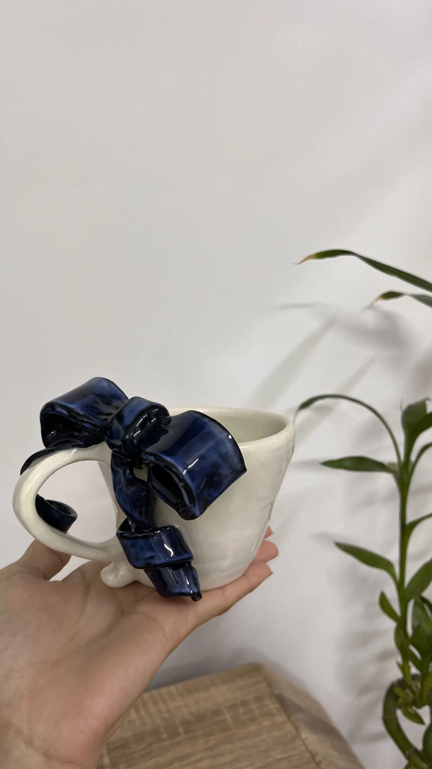 كوب الفيونـكة الزرقاء من متجر الخزافة منـــال