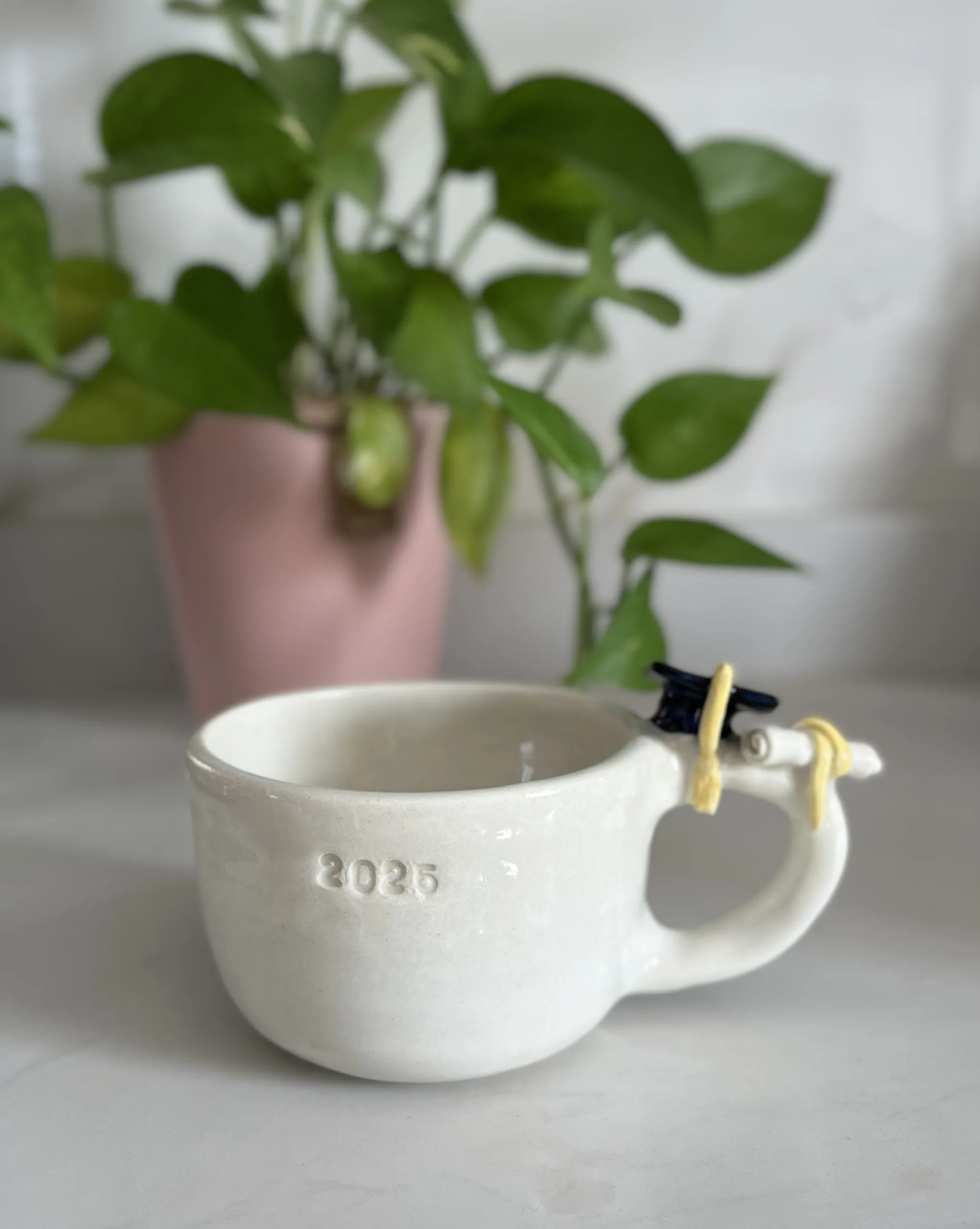 كوب تخرج من متجر الخزافة منـــال