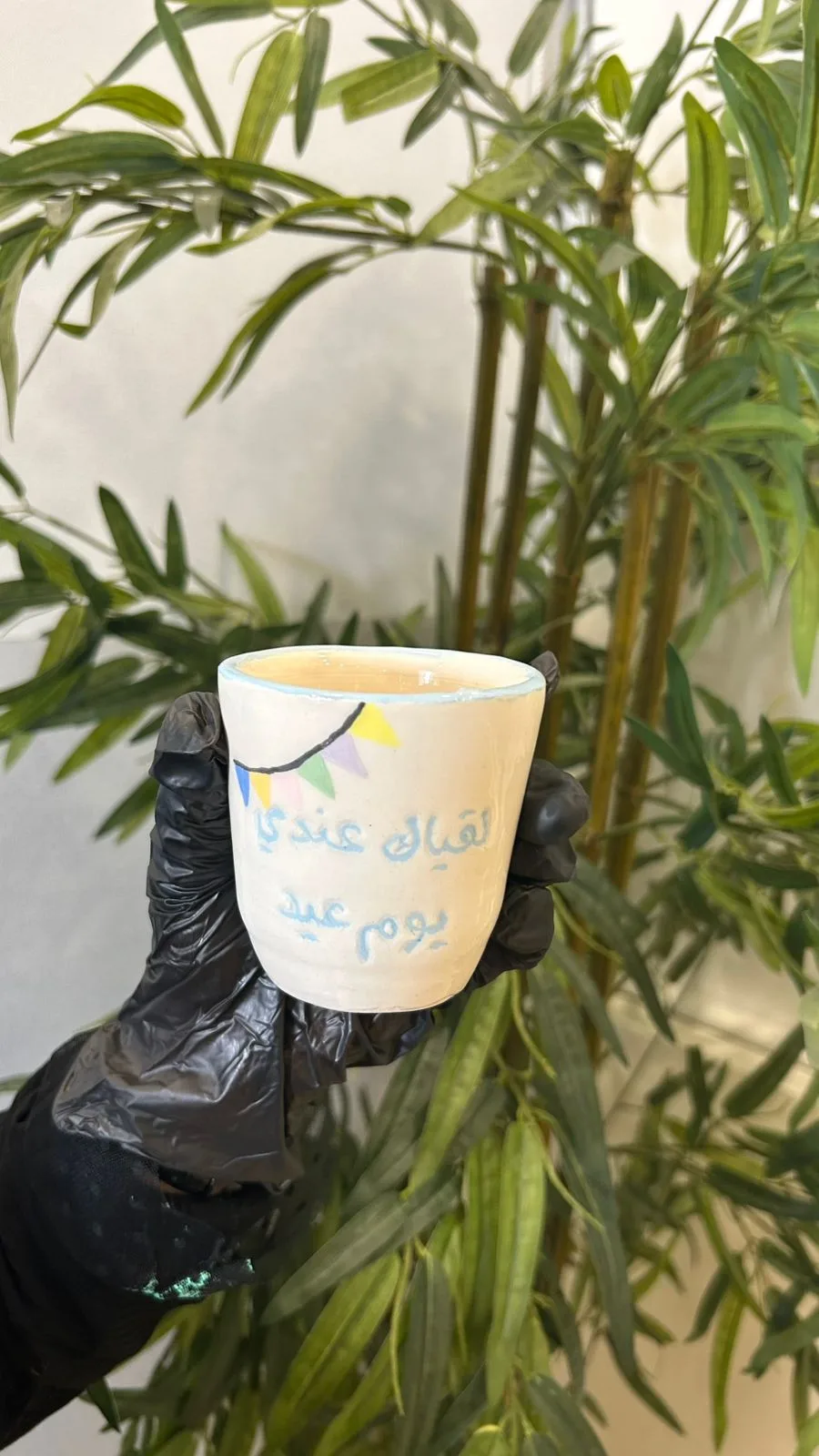 كوب فخار من متجر مربع بسيط