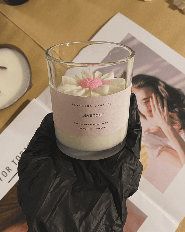 شمعة معطرة من متجر شموع ريڤولينا