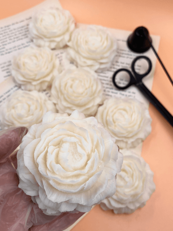 شمعة الوردة من متجر شموع ريڤولينا