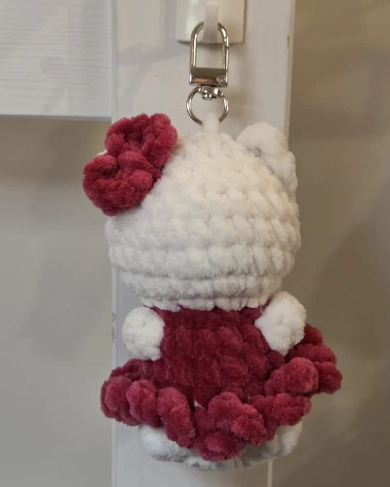 تعليقة هيلو كيتي نسجة من متجر نسجة