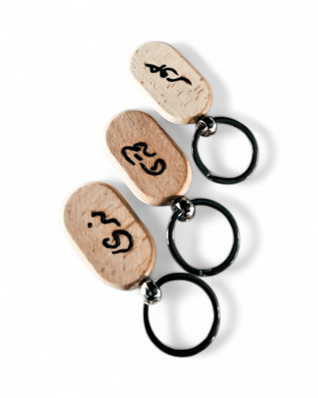 ميدالية خشبية من متجر أثر الحبر