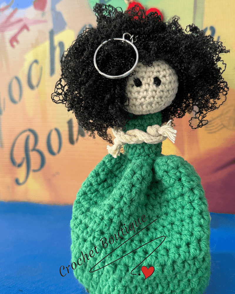 دميه بيضا من متجر كروشيه بوتيك