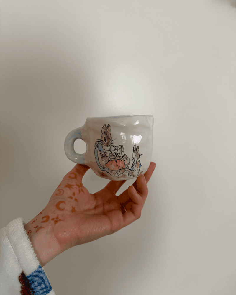 كوب الأرانب 🐰✨ من متجر ساره بوتري