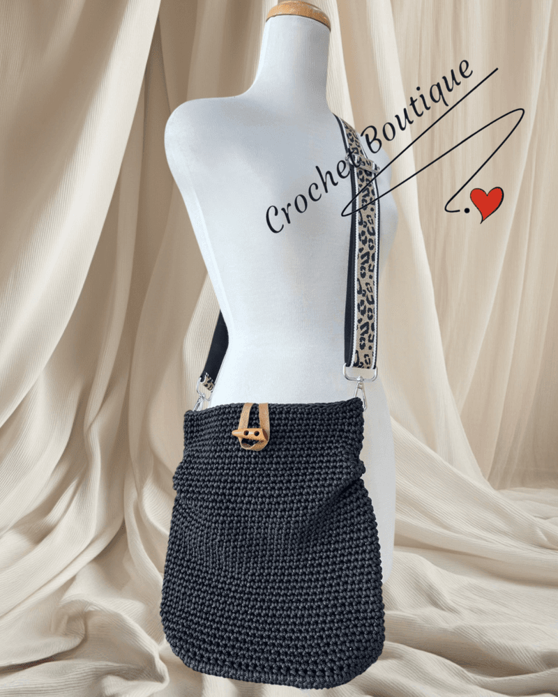 صورة حقيبة كلاسيك أسود - كروشيه بوتيك