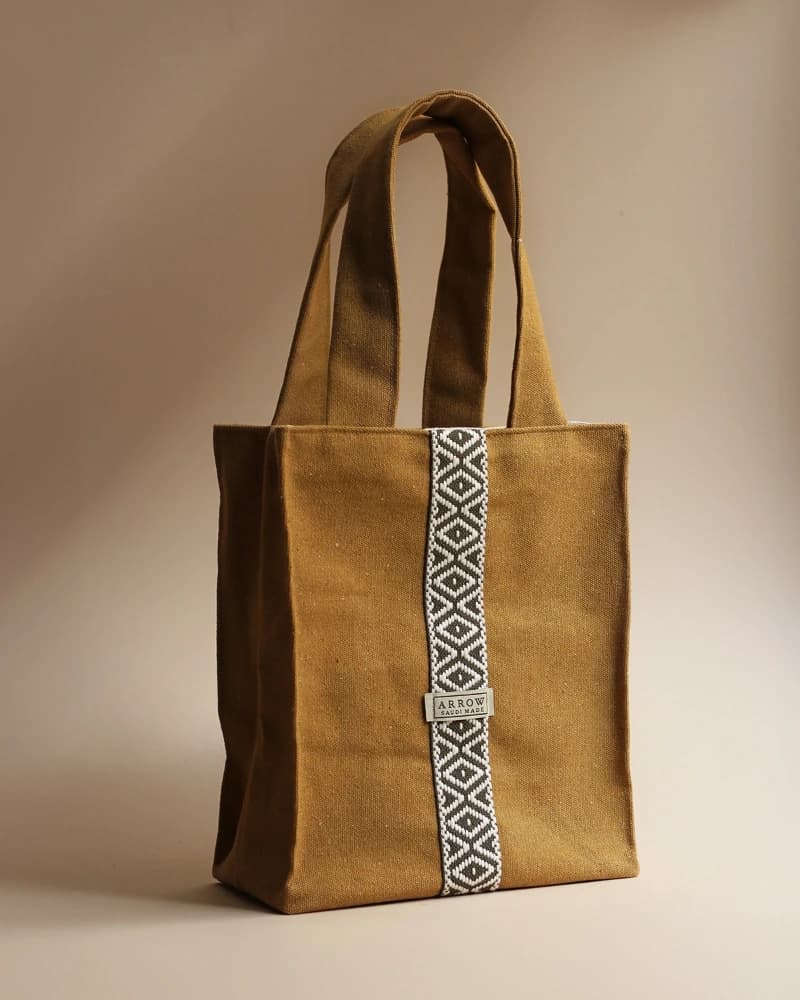 حقيبة القصواء الصغيرة للنزهات من متجر أرو