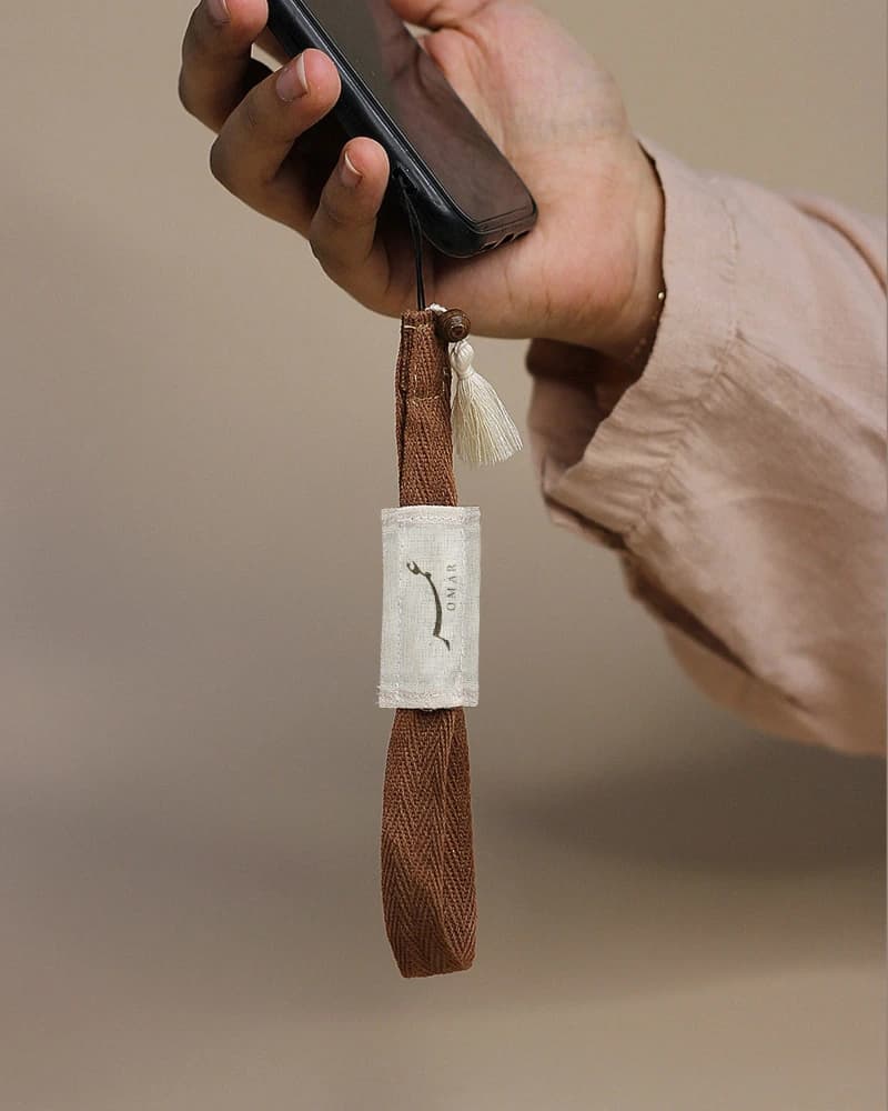 تعليقة الجوال بالأسم من متجر أرو