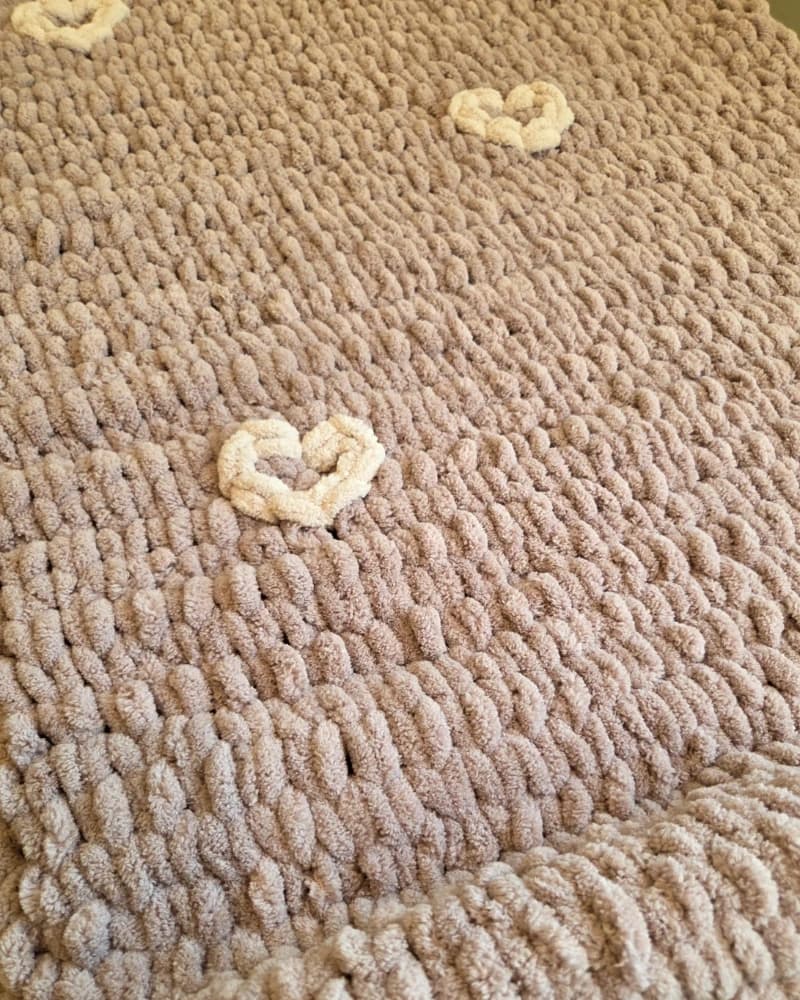 بطانية القلوب من متجر كرافتد باي فاطمة