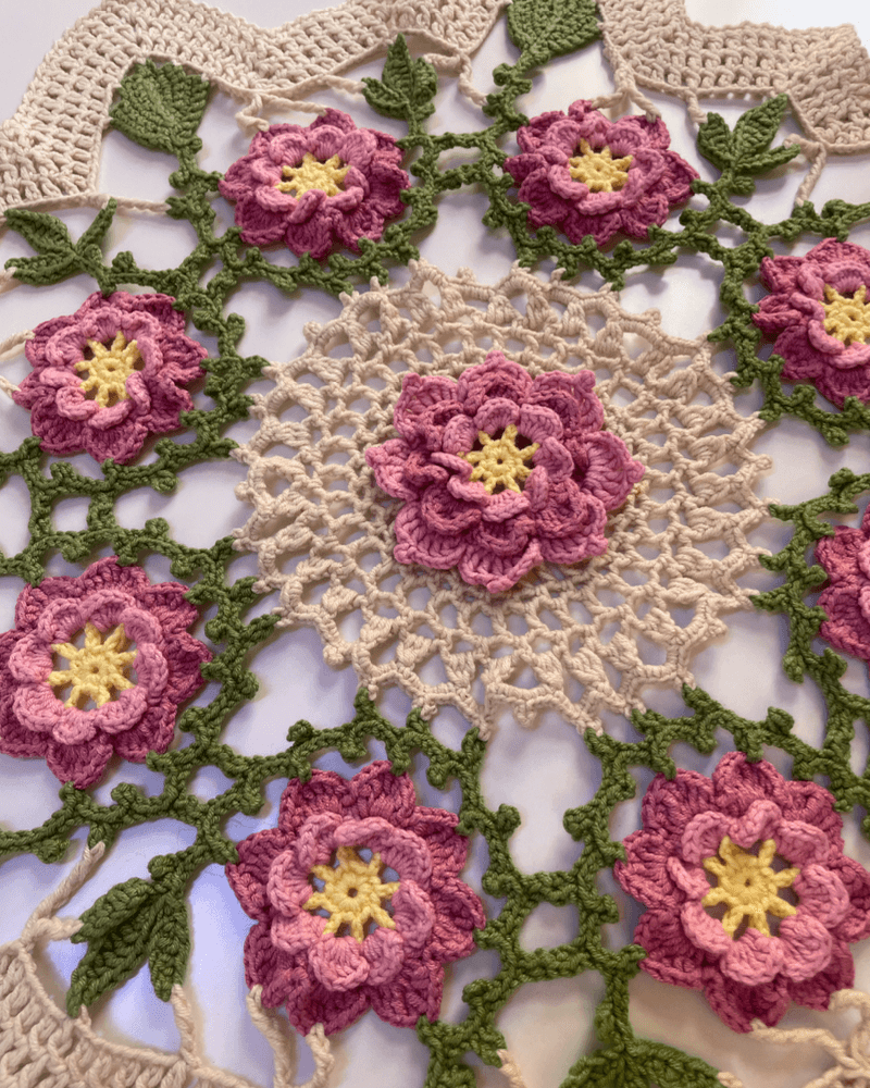 مفرش الورد من متجر بشاير كروشية