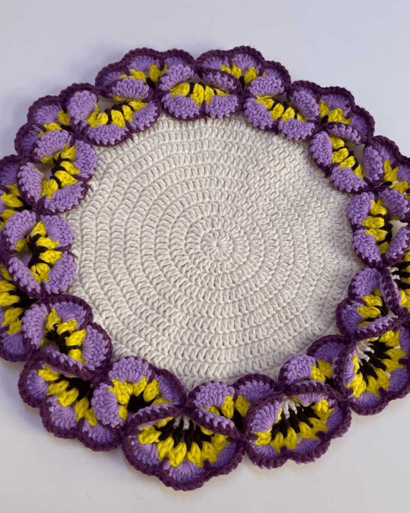 مفرش طاولة 💜💜 من متجر بشاير كروشية