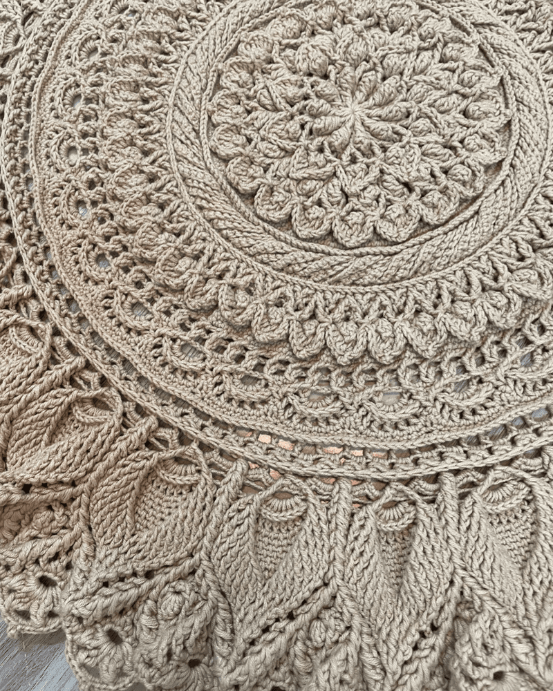 مفرش طاولة كبير من متجر بشاير كروشية